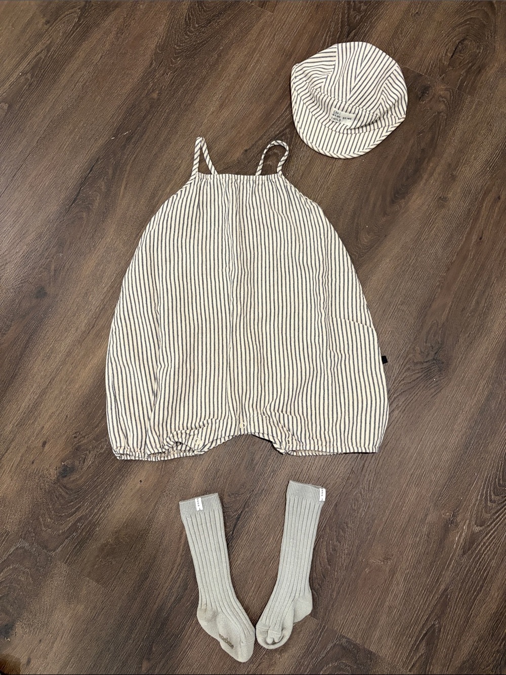 *Like New*Benebene Romper&Cap, Socks Set(24M)